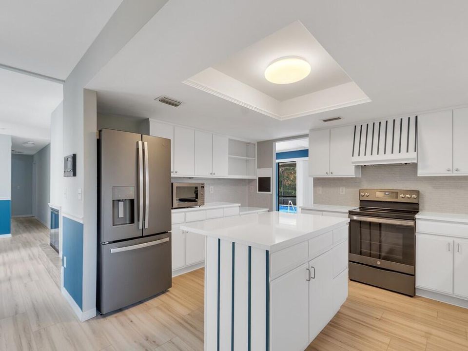 11 KITCHEN ISLAND CLOSE