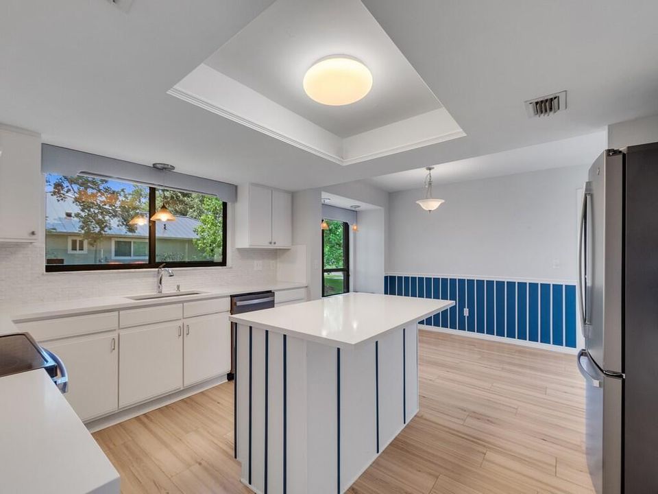 10 KITCHEN ISLAND