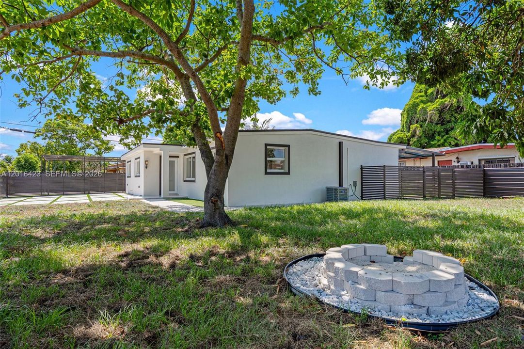 For Sale: $899,000 (5 beds, 3 baths, 1816 Square Feet)