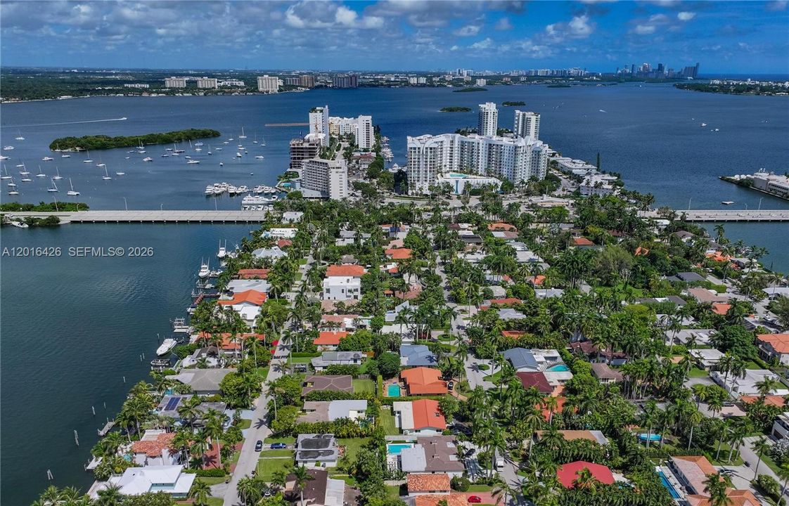 В аренду: $11,250 (4 спален, 3 ванн, 2348 Квадратных фут)