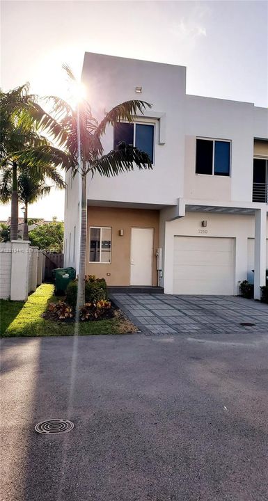 For Sale: $778,000 (4 beds, 3 baths, 2043 Square Feet)