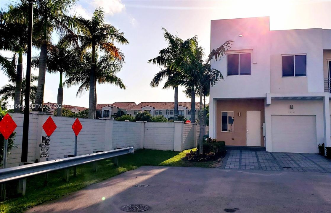 For Sale: $778,000 (4 beds, 3 baths, 2043 Square Feet)