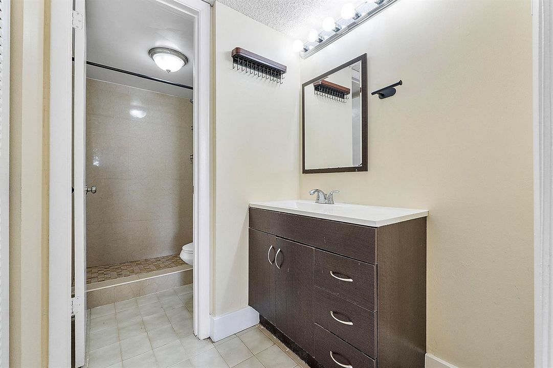 3100 Nw 46th St U102_016 - Bathroom