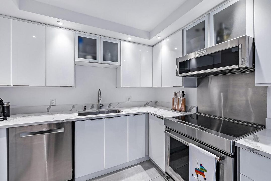 1701 S Flagler Dr Unit 1605 -25
