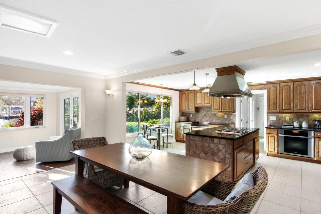 dining rm/ kitchen/fl room
