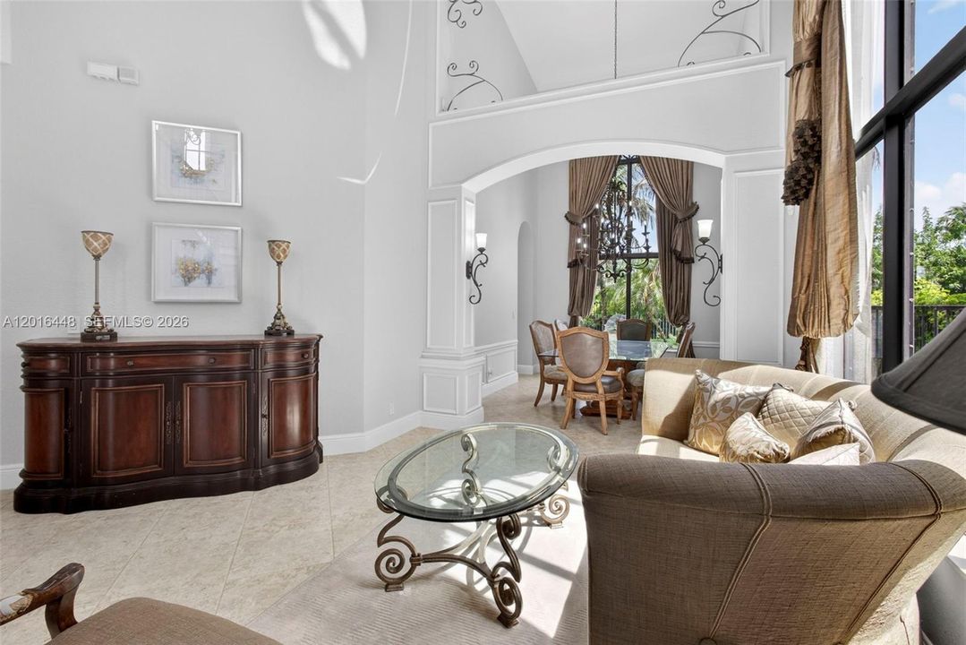 Activo con contrato: $965,000 (5 camas, 4 baños, 3435 Pies cuadrados)