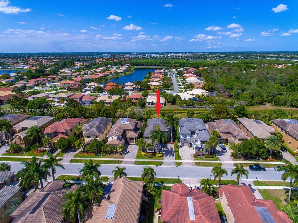 Activo con contrato: $965,000 (5 camas, 4 baños, 3435 Pies cuadrados)