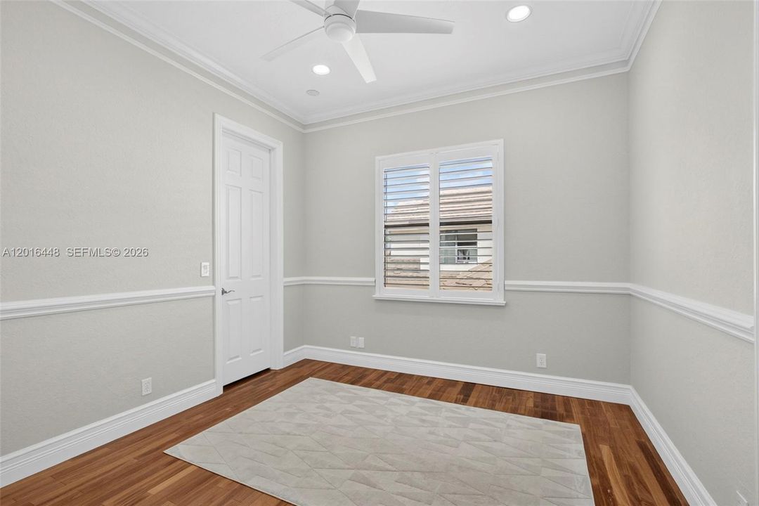 Activo con contrato: $965,000 (5 camas, 4 baños, 3435 Pies cuadrados)