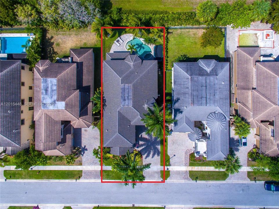 Activo con contrato: $965,000 (5 camas, 4 baños, 3435 Pies cuadrados)