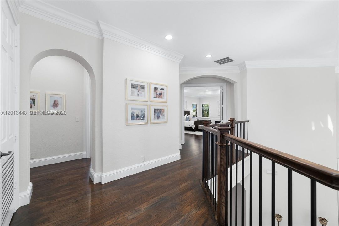 Activo con contrato: $965,000 (5 camas, 4 baños, 3435 Pies cuadrados)