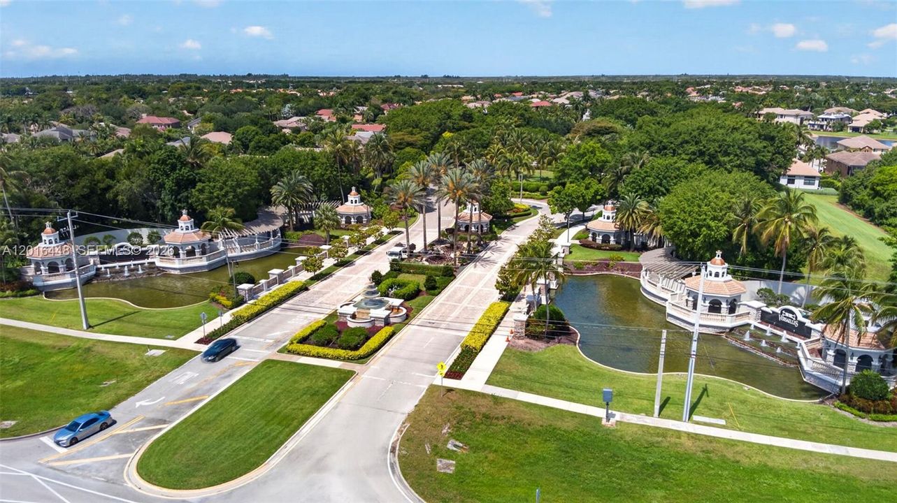 Activo con contrato: $965,000 (5 camas, 4 baños, 3435 Pies cuadrados)