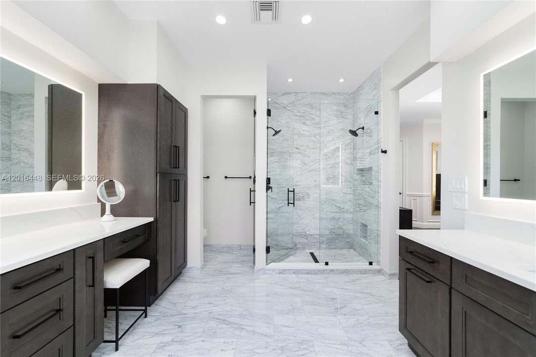 Activo con contrato: $965,000 (5 camas, 4 baños, 3435 Pies cuadrados)