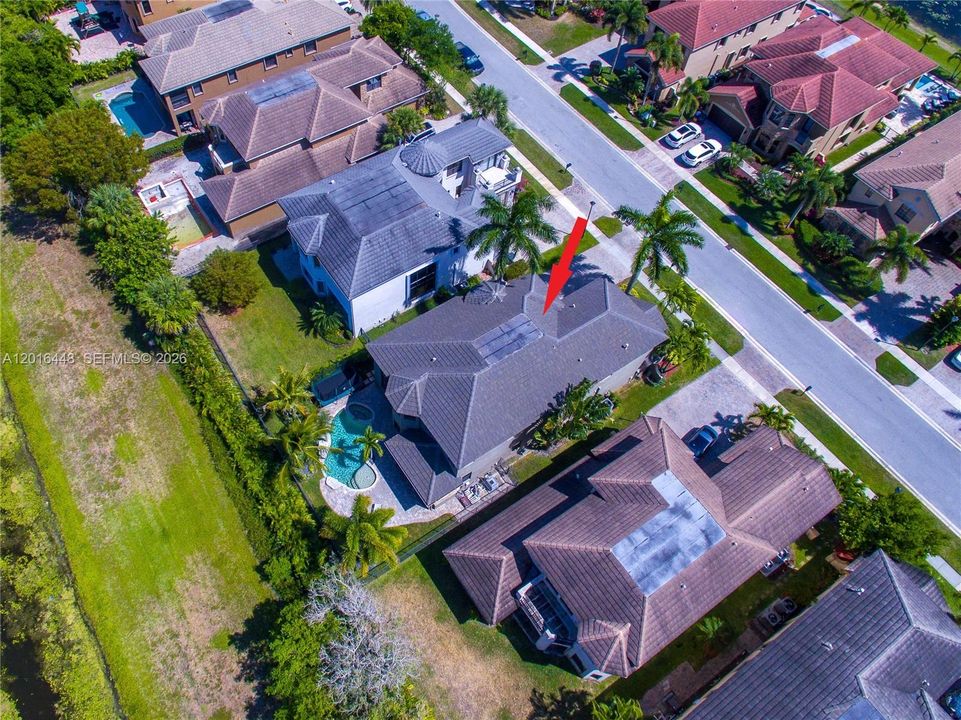Activo con contrato: $965,000 (5 camas, 4 baños, 3435 Pies cuadrados)