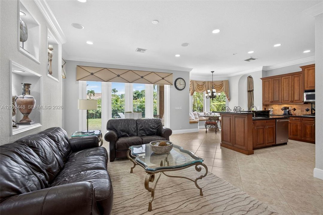 Activo con contrato: $965,000 (5 camas, 4 baños, 3435 Pies cuadrados)