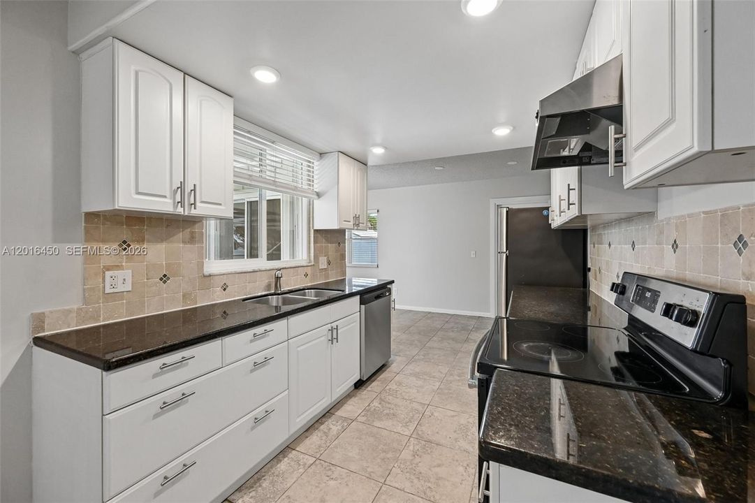 Active With Contract: $389,900 (3 beds, 2 baths, 1858 Square Feet)