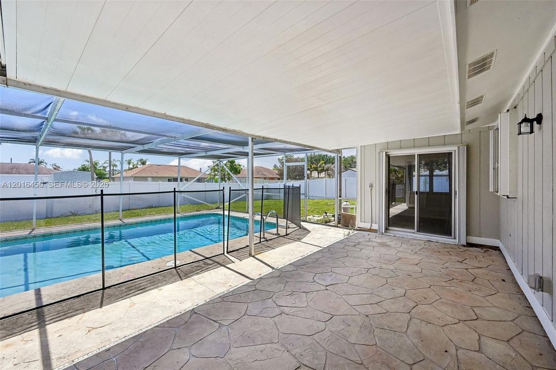 Active With Contract: $389,900 (3 beds, 2 baths, 1858 Square Feet)
