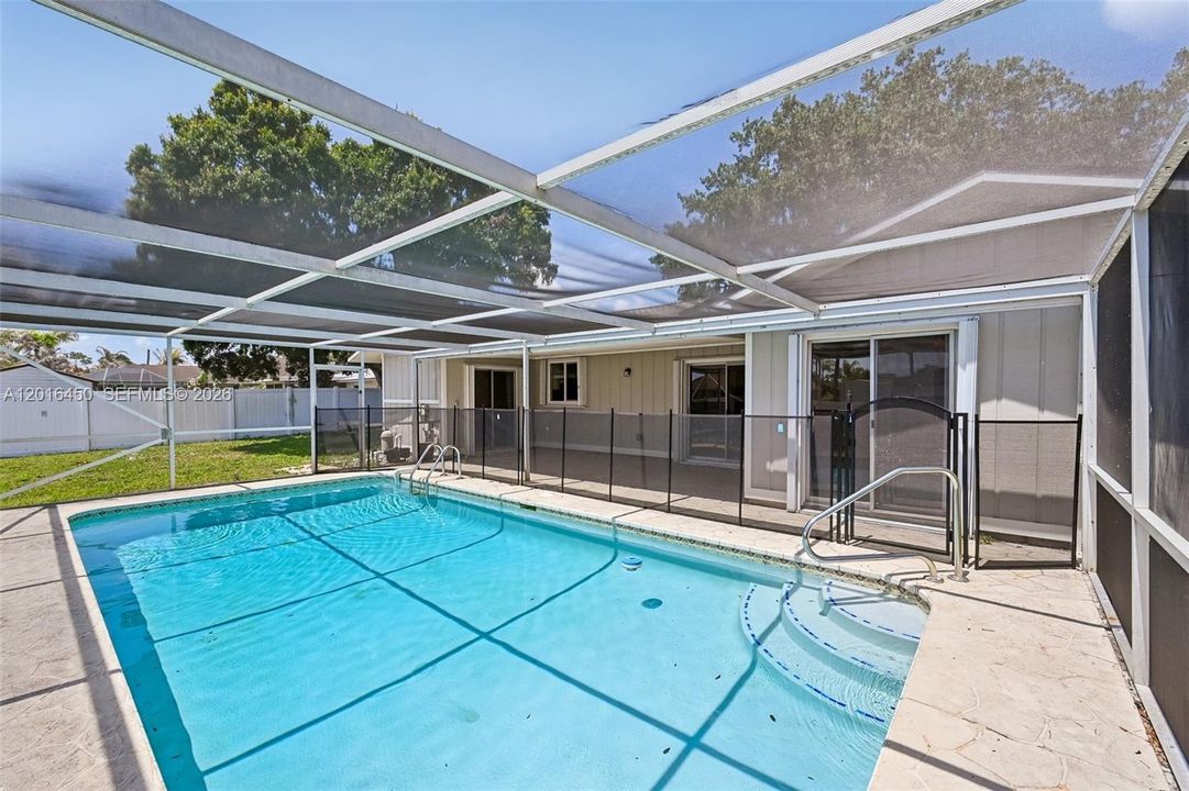 Active With Contract: $389,900 (3 beds, 2 baths, 1858 Square Feet)