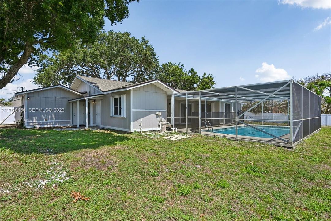 Active With Contract: $389,900 (3 beds, 2 baths, 1858 Square Feet)