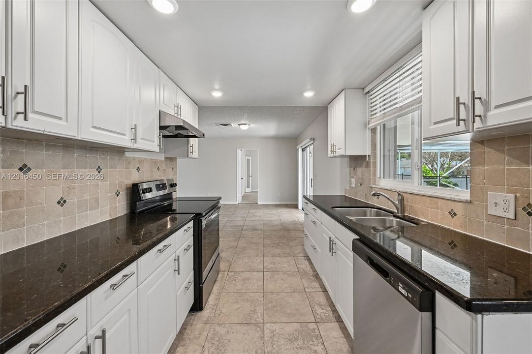 Active With Contract: $389,900 (3 beds, 2 baths, 1858 Square Feet)
