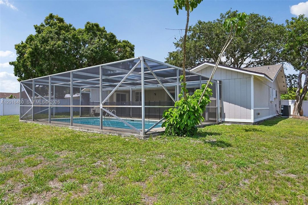 Active With Contract: $389,900 (3 beds, 2 baths, 1858 Square Feet)