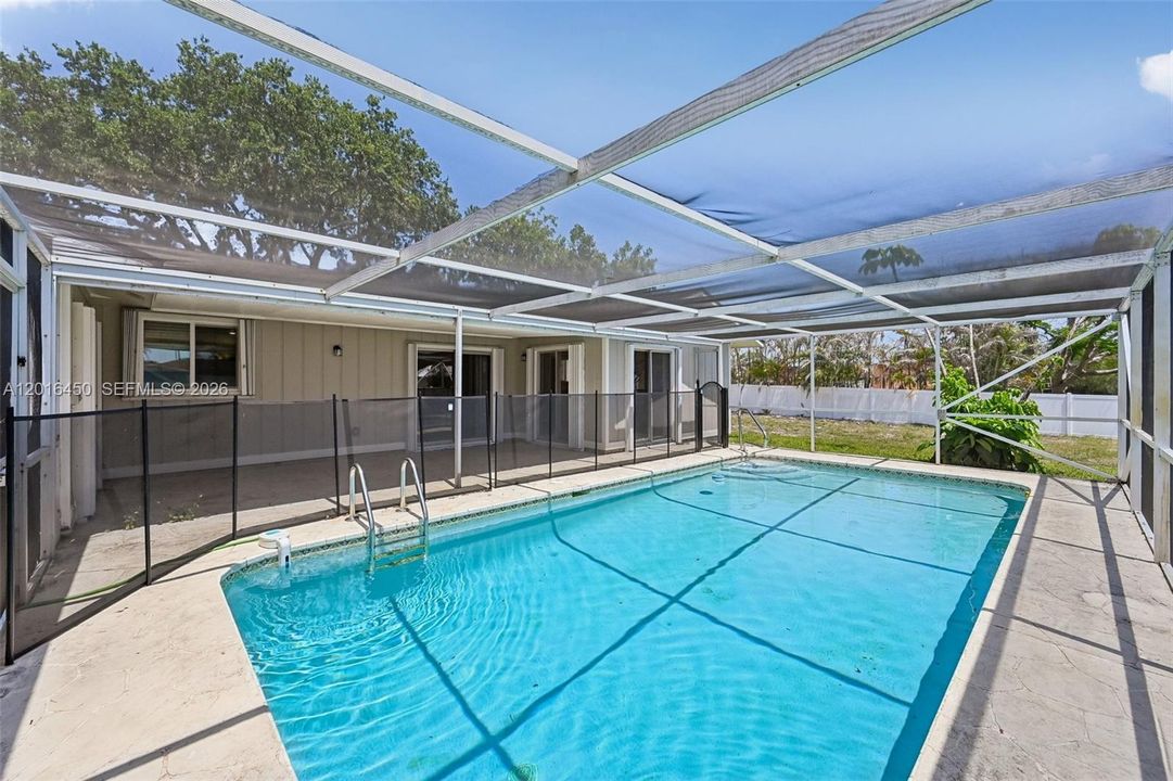 Active With Contract: $389,900 (3 beds, 2 baths, 1858 Square Feet)