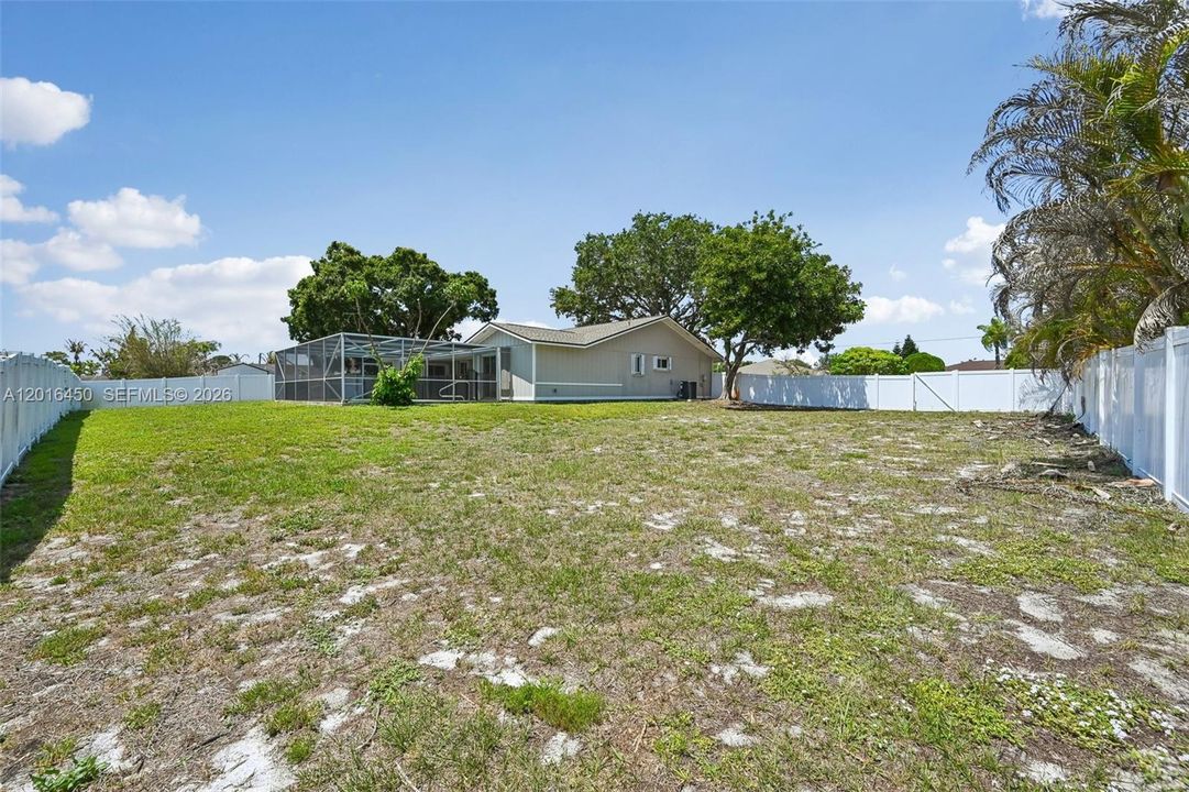 Active With Contract: $389,900 (3 beds, 2 baths, 1858 Square Feet)