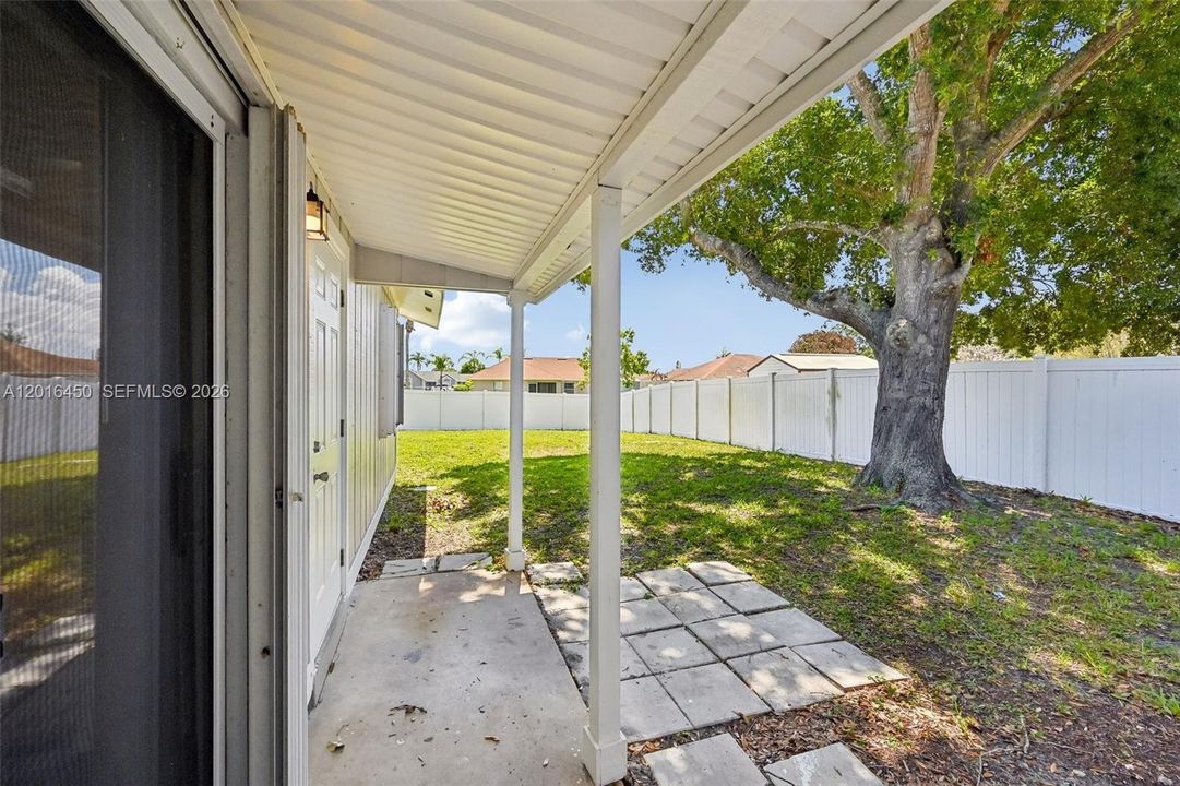 Active With Contract: $389,900 (3 beds, 2 baths, 1858 Square Feet)