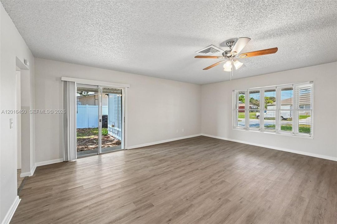 Active With Contract: $389,900 (3 beds, 2 baths, 1858 Square Feet)