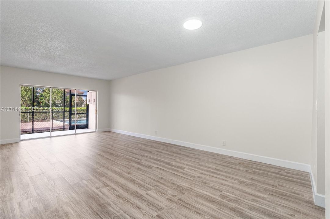 Active With Contract: $199,000 (2 beds, 2 baths, 1054 Square Feet)