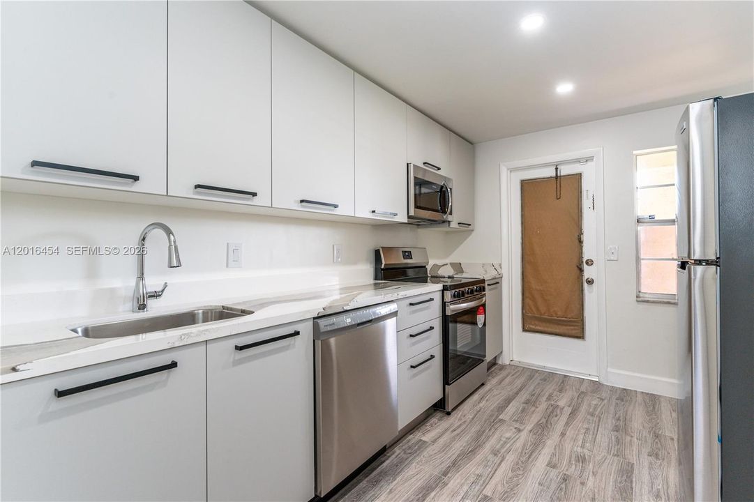 Active With Contract: $199,000 (2 beds, 2 baths, 1054 Square Feet)