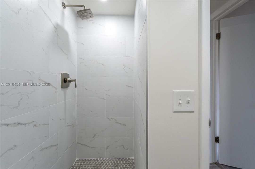 Active With Contract: $199,000 (2 beds, 2 baths, 1054 Square Feet)