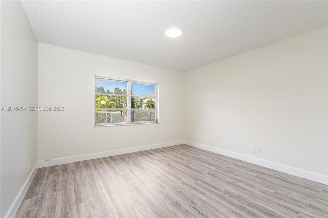 Active With Contract: $199,000 (2 beds, 2 baths, 1054 Square Feet)