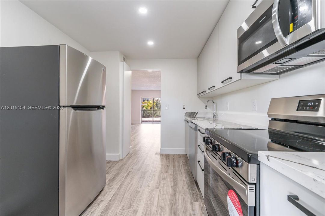 Active With Contract: $199,000 (2 beds, 2 baths, 1054 Square Feet)