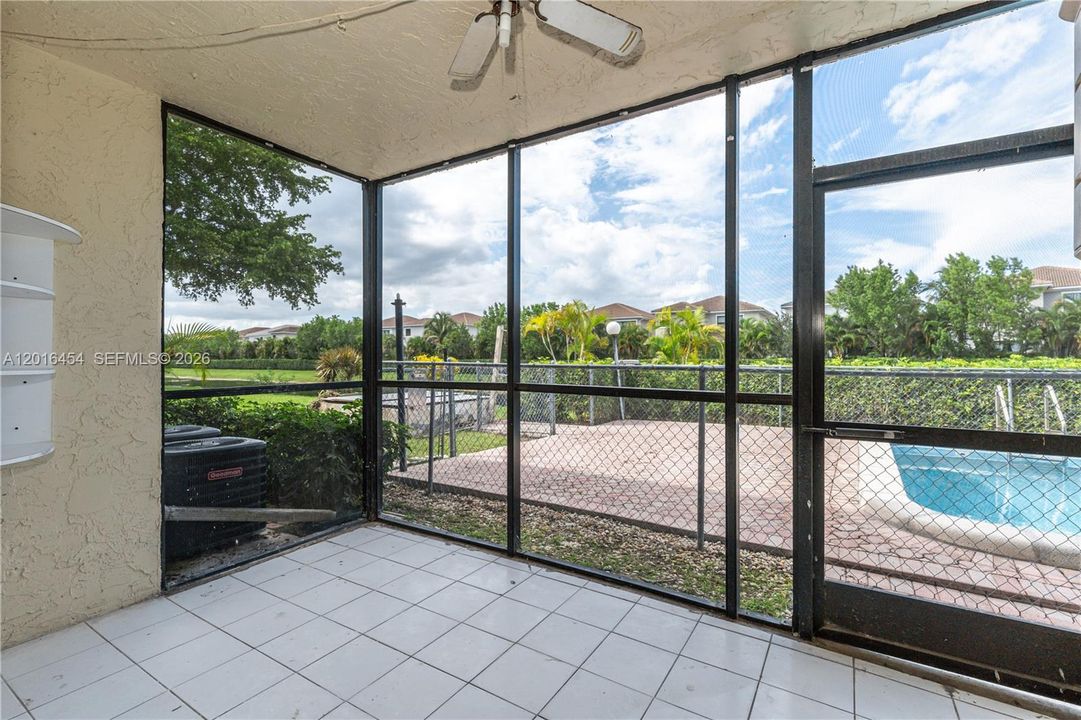 Active With Contract: $199,000 (2 beds, 2 baths, 1054 Square Feet)