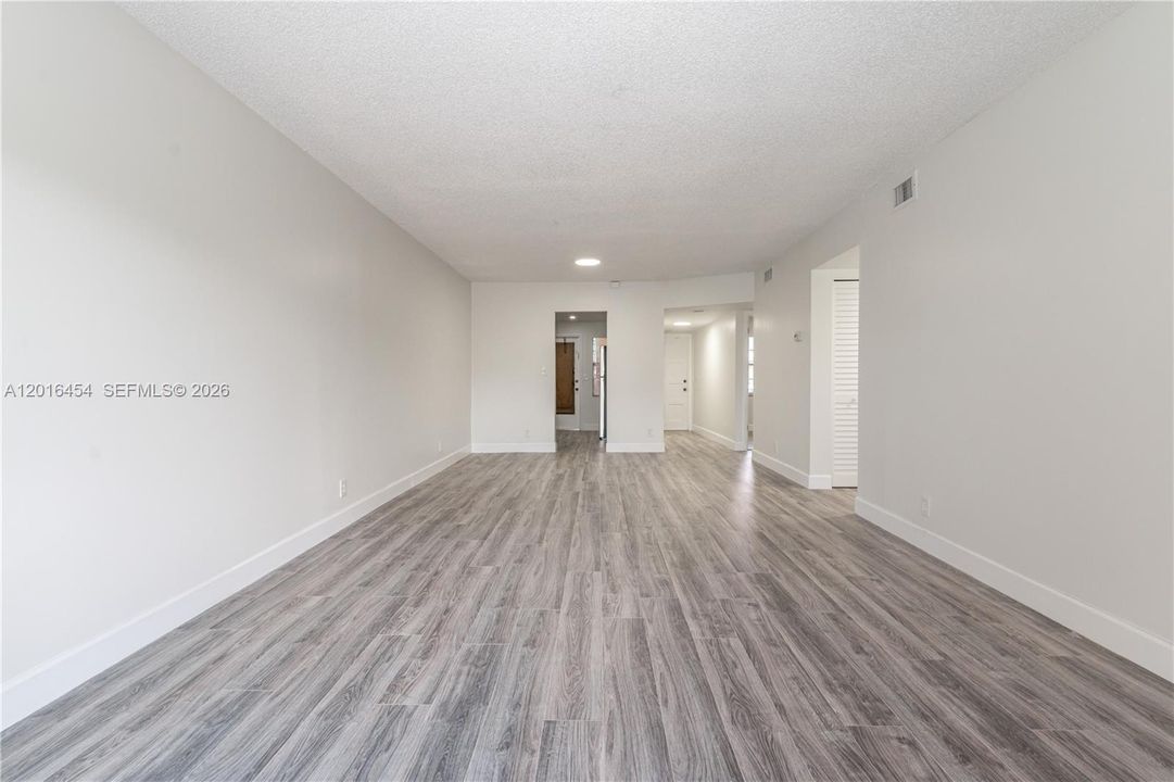 Active With Contract: $199,000 (2 beds, 2 baths, 1054 Square Feet)