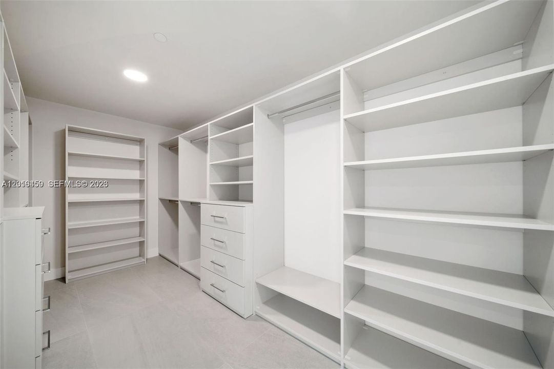 В аренду: $18,733 (4 спален, 4 ванн, 4270 Квадратных фут)