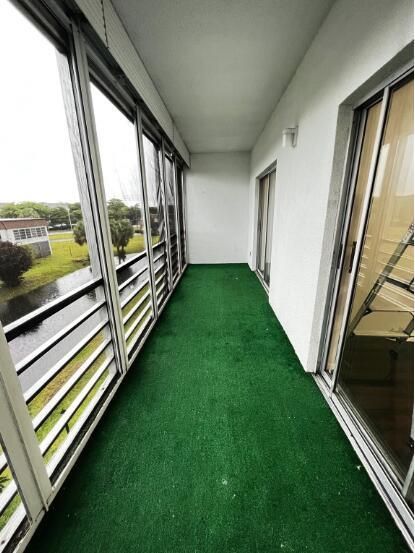 Screened in porch