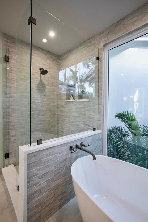 FAMILY SUITE BATH