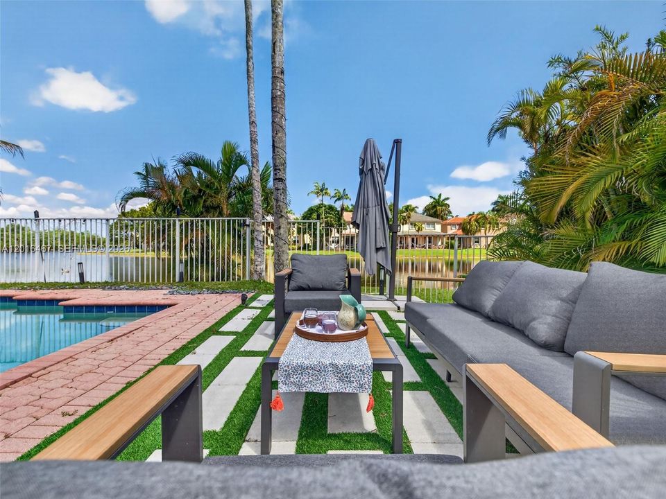 En Venta: $995,000 (4 camas, 2 baños, 2136 Pies cuadrados)
