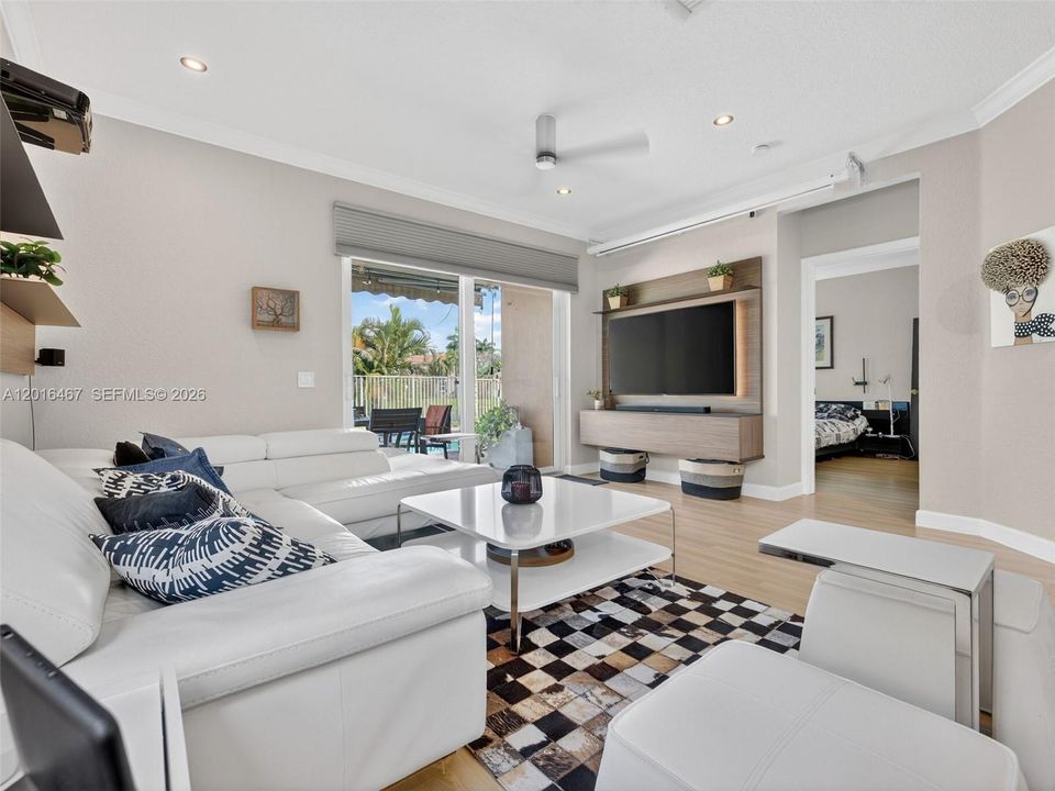 En Venta: $995,000 (4 camas, 2 baños, 2136 Pies cuadrados)