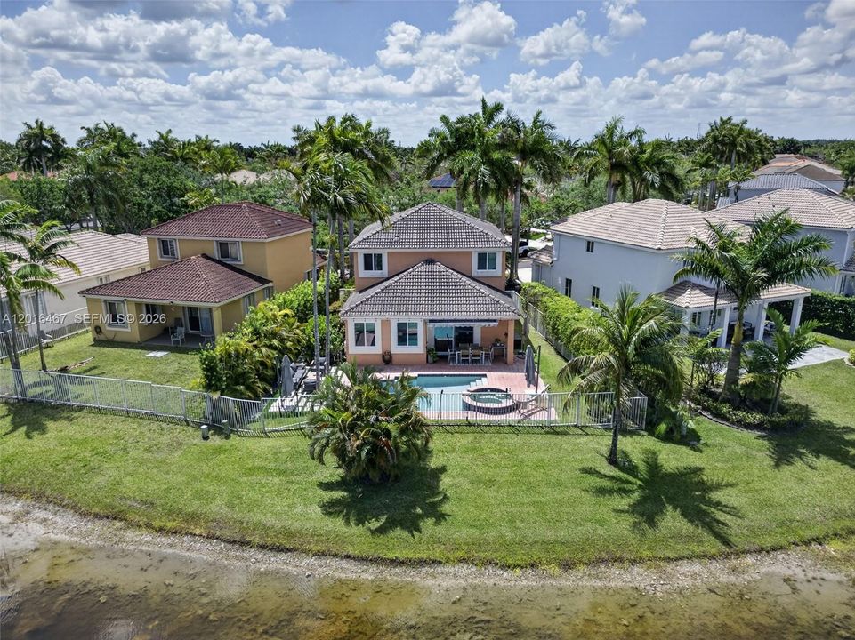 En Venta: $995,000 (4 camas, 2 baños, 2136 Pies cuadrados)