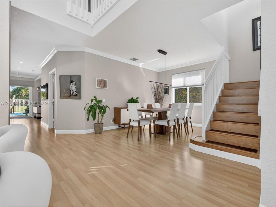 En Venta: $995,000 (4 camas, 2 baños, 2136 Pies cuadrados)