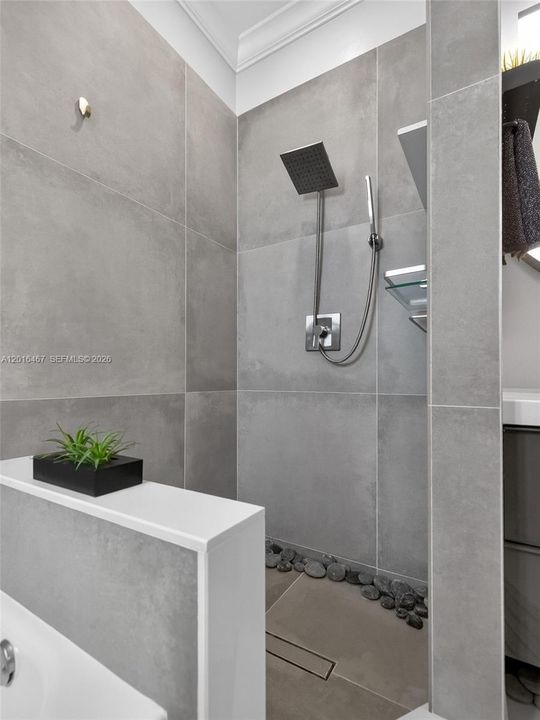 En Venta: $995,000 (4 camas, 2 baños, 2136 Pies cuadrados)