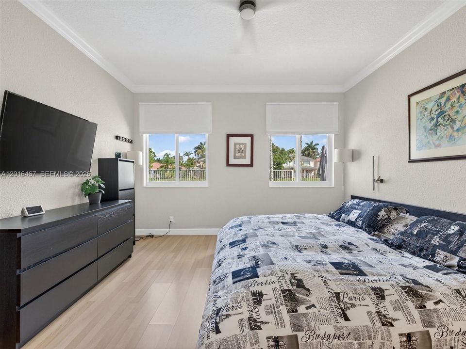 En Venta: $995,000 (4 camas, 2 baños, 2136 Pies cuadrados)