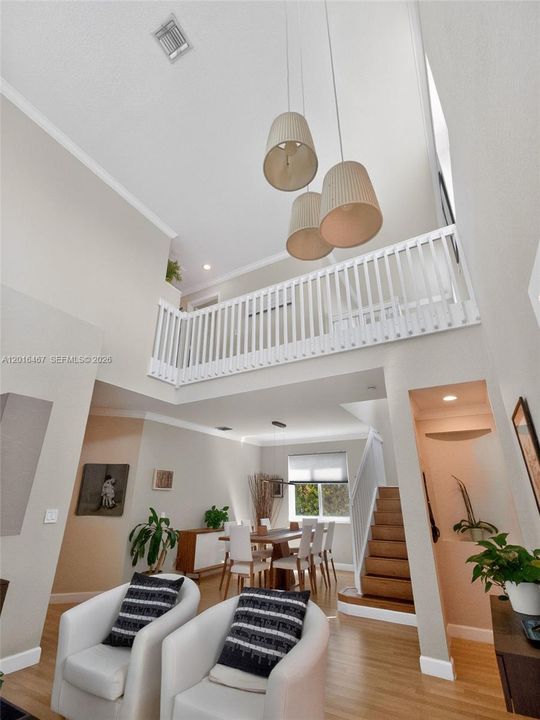 En Venta: $995,000 (4 camas, 2 baños, 2136 Pies cuadrados)