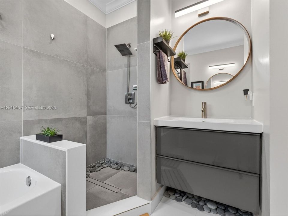 En Venta: $995,000 (4 camas, 2 baños, 2136 Pies cuadrados)