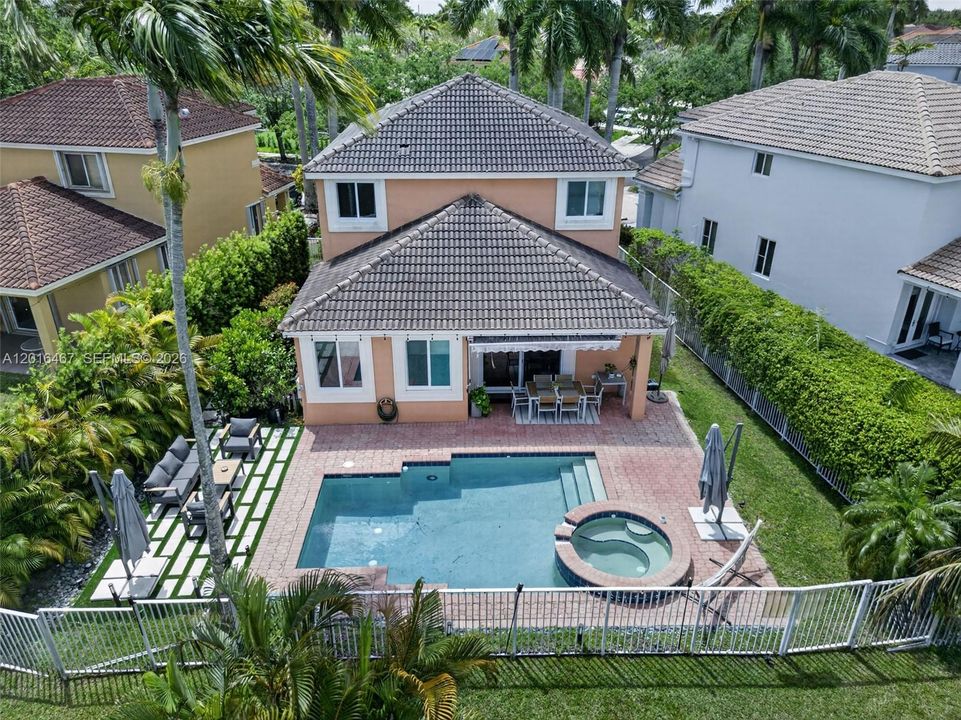 En Venta: $995,000 (4 camas, 2 baños, 2136 Pies cuadrados)