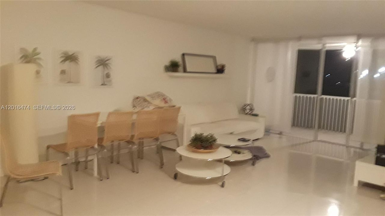 dining room table sits 6