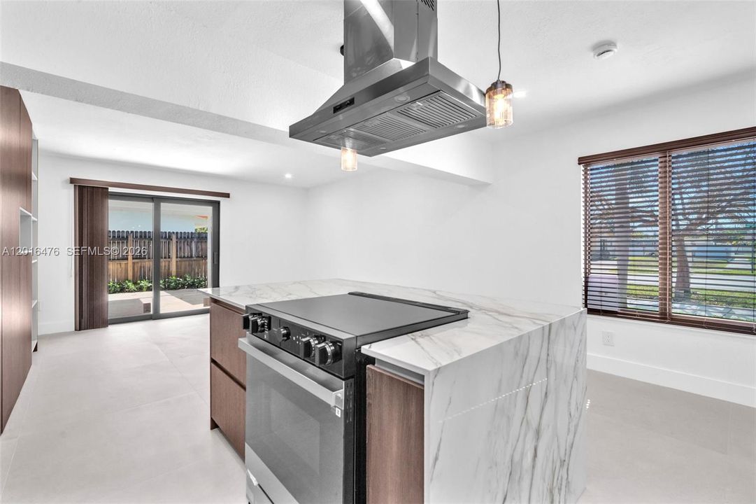 For Rent: $4,500 (3 beds, 2 baths, 1557 Square Feet)