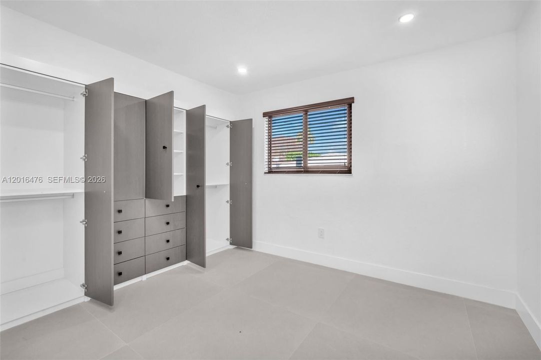 For Rent: $4,500 (3 beds, 2 baths, 1557 Square Feet)